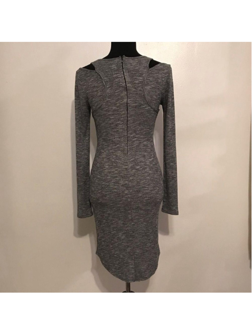 COLD SHOULDER DRESS ✨✨✨ - Picture 4 of 4